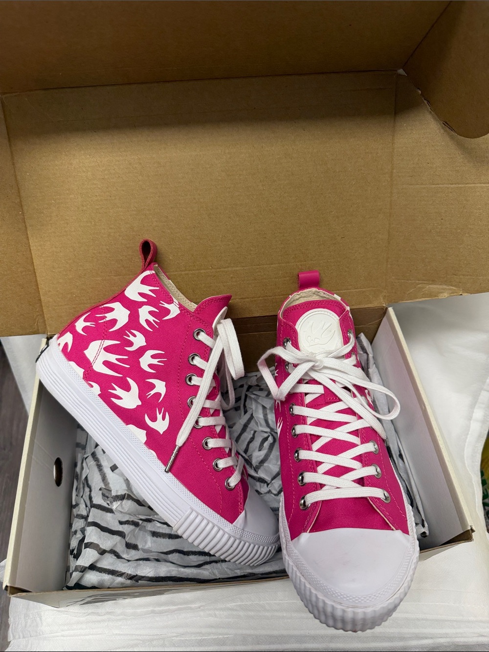 Alexander McQueen Unisex Hot Pink / White High-Top Sneakers